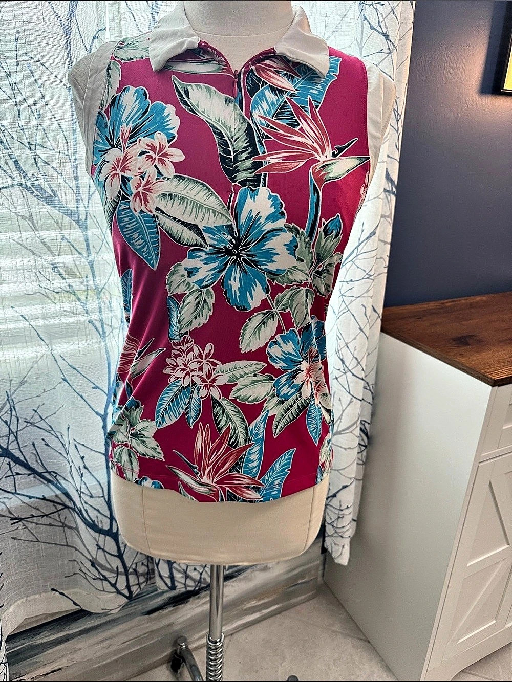 Tommy Bahama Golf T Floral Polo Top in Pink & Blue Medium Like New